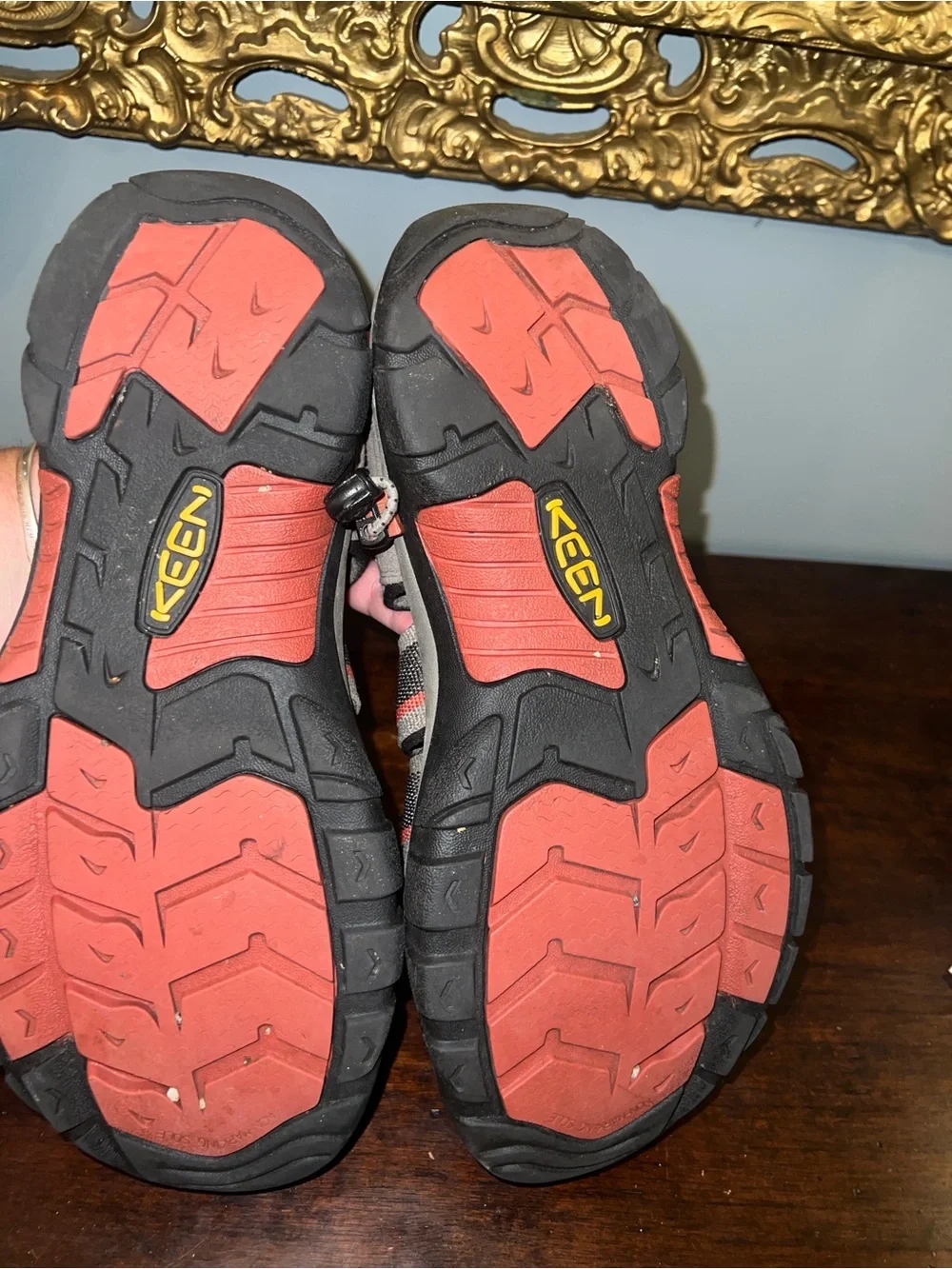 Men’s Closed-Toe Outdoor water shoes Sandals in Gray with Red Accents